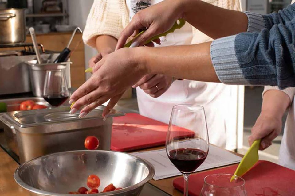 Santorini: Private Cooking Class and Wine Tasting Tour - Getting Picked Up: Hotel Pickup and Cruise-Ship Realities
