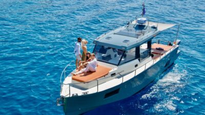 Santorini: Private Diamond 36 Motor Yacht Caldera Cruise - Getting to Ammoudi Bay with a smooth hotel pickup
