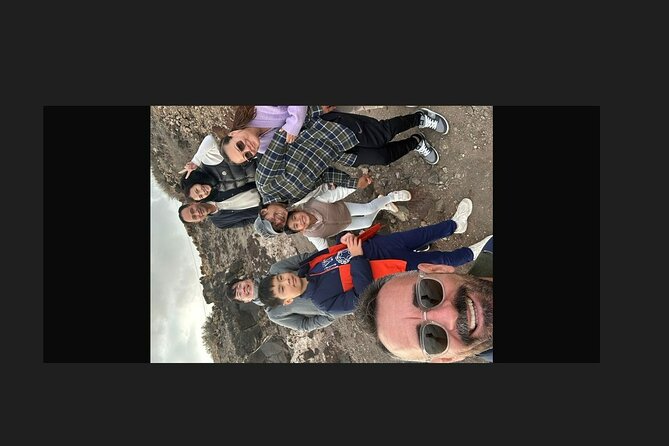 Santorini Private HIGHLIGHTS TOUR - Akrotiri Archaeological Site: Ruins, Guided Time, and the Lighthouse View