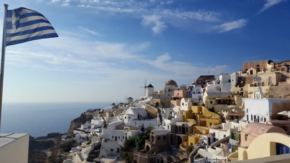 Santorini: Private Instagram Tour - Three Bells of Fira: quick framing, big payoff