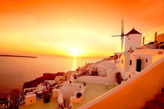 Santorini: Private Sightseeing Tour - Private Santorini in a minivan: how it feels in real time
