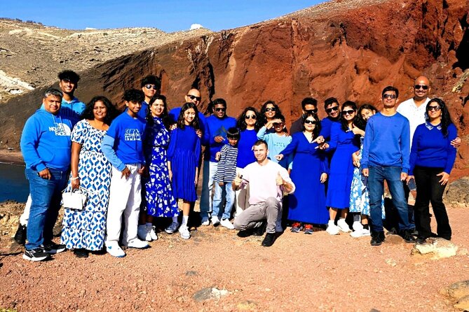 Santorini Private Tour Blue Domes - Oia in one hour: the famous streets without the full-day grind