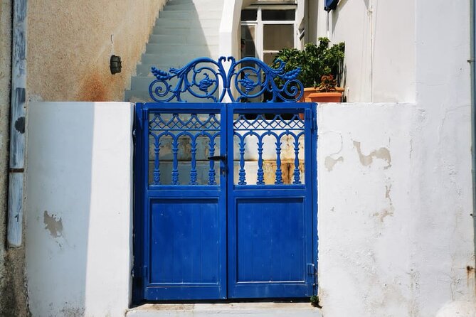 Santorini Private Tour Highlights 6h for Groups and Families - Megalochori, Perissa black sand, and Red Beach: volcanic variety in one long day