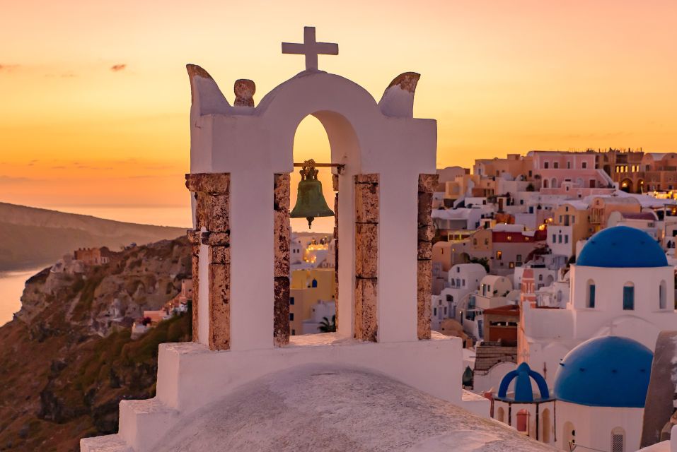 Santorini: Romantic Sunset Caldera Cruise with Dinner - The real reason this cruise works: Santorini at golden hour