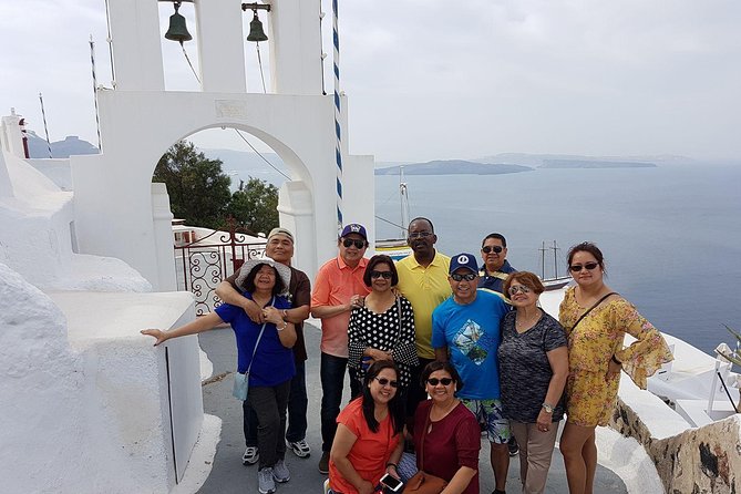 Santorini Round Tour - Oia: one hour of classic views (and how to spend it well)