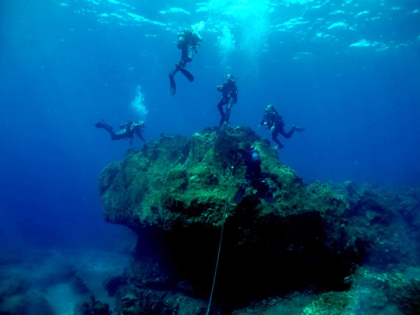 Santorini: Scuba Diving Experience for Beginners - From Oia’s Post Office Square to Armeni Bay (and back)