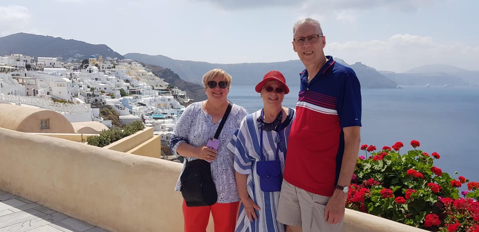 Santorini: Sightseeing Island Tour (Private) - Entering Santorini fast: WiFi van, early pickup, and smart pacing