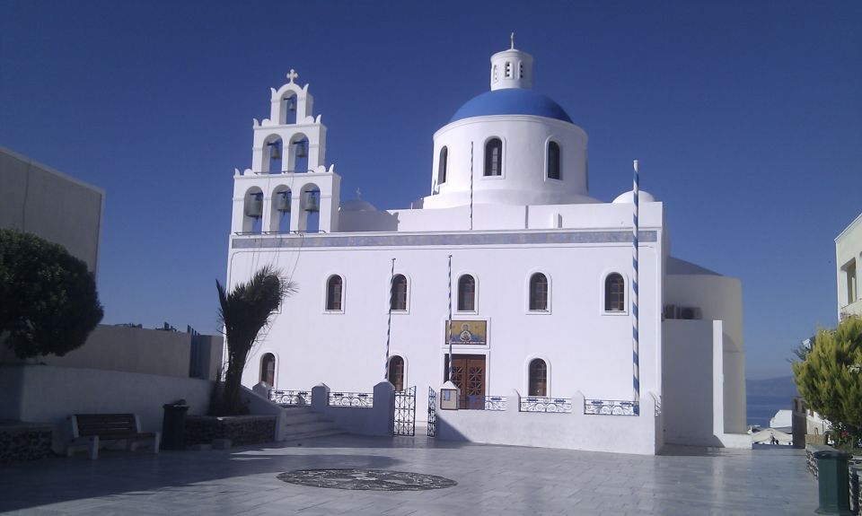 Santorini: Sightseeing Island Tour (Private) - Red Beach and Perissa Black Beach: two styles of Santorini coastline, plus real swim time
