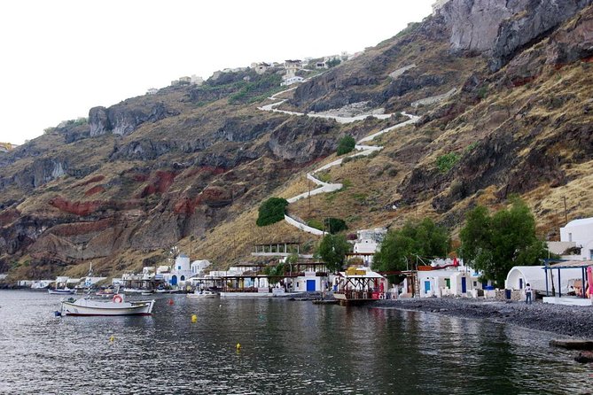 Santorini Volcanic Islands Cruise: Volcano,Hot Springs,Thirassia and Oia Sunset - Staff Styles and Group Size: Why Your Day Could Feel Different