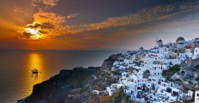 Santorini: Volcanic Sunset Cruise with Dinner - Athinios Port Departure and Your First Real Caldera Views