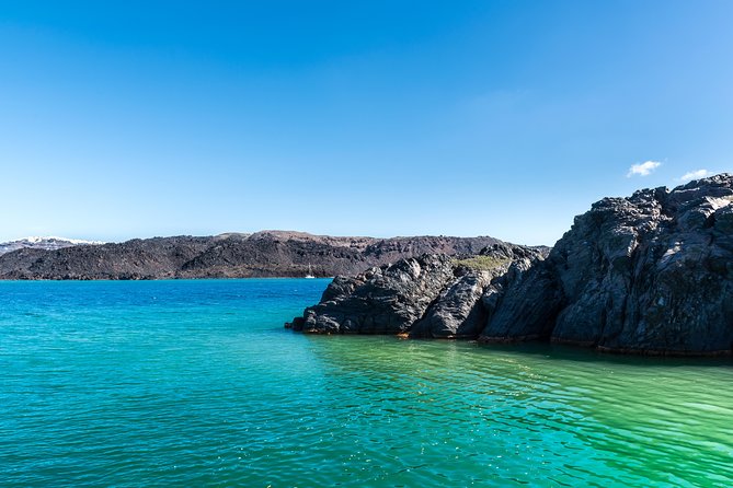 Santorini Volcano and Hot Springs Cruise Tour from Fira Old Port - From Fira Old Port to the volcano: why this cruise hits the sweet spot