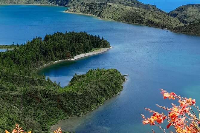São Miguel 2-Day Tour: East & West Highlights Adventure - Day 2: Vila Franca do Campo, Furnas geothermal, then tea plantations