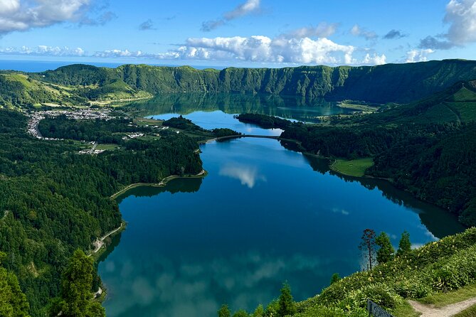 São Miguel Azores: Explore the dramatic crater of Sete Cidades - The guide experience: English, friendly delivery, and real local context