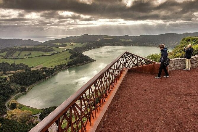 São Miguel Azores: Furnas Evening Thermal Baths with tickets - Caldeira das Furnas: steam vents that make the volcano feel real