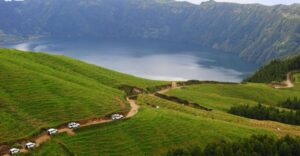 São Miguel, Azores: Sete Cidades Half-Day Jeep Tour - From pickup to off-road climbing: what the first stretch feels like