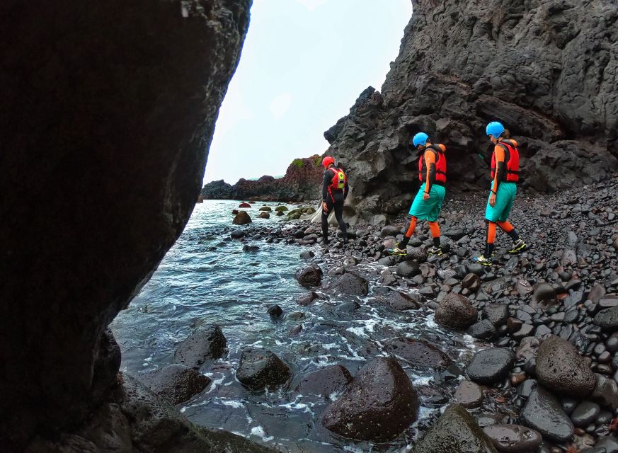 São Miguel: Coasteering Experience in Caloura - Coasteering in Caloura: why this coastline fits São Miguel