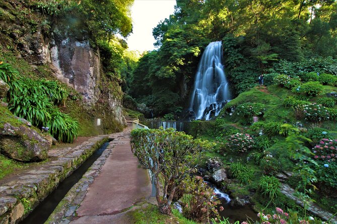 São Miguel East Van Tour with Lunch: Furnas & Nordeste - Pico do Ferro and Salto do Cavalo: the best “pause and breathe” viewpoints