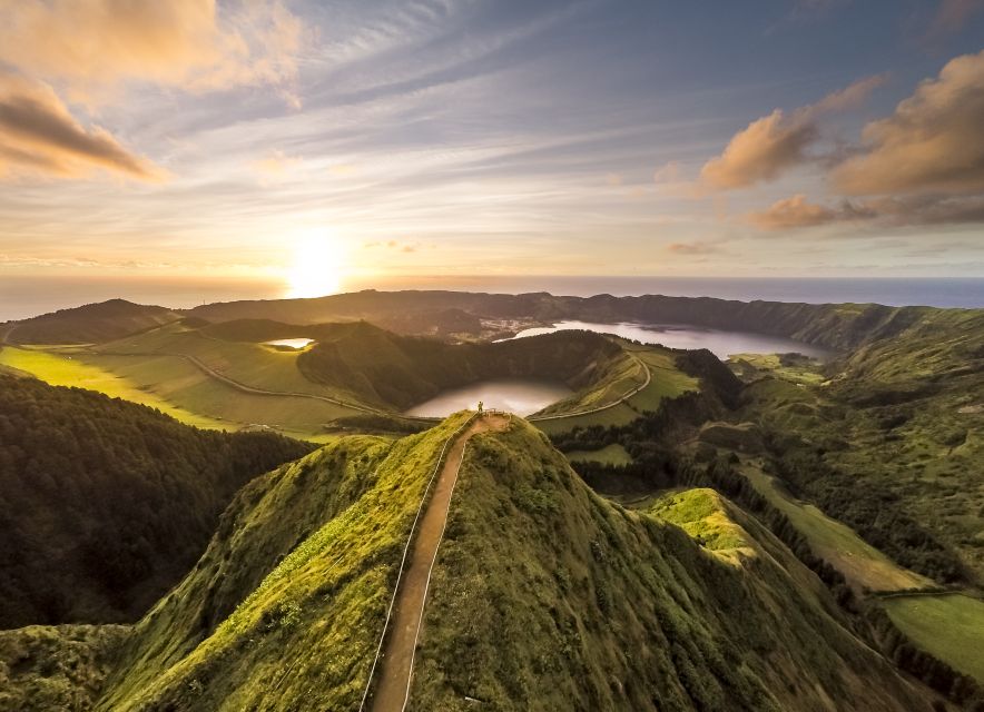 São Miguel: Full-Day Tour to Sete Cidades and Lagoa do Fogo - Getting going from Ponta Delgada’s center (and why timing matters)