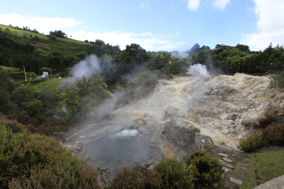 São Miguel: Furnas and Nordeste Full-Day Tour with Lunch - Back to Vila Franca do Campo: marina views and the chapel stop