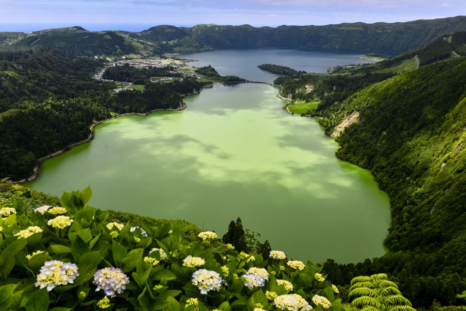 São Miguel Island: Full-Day Sete Cidades Tour - Lagoa das Sete Cidades: Break Time with Real Walk Options