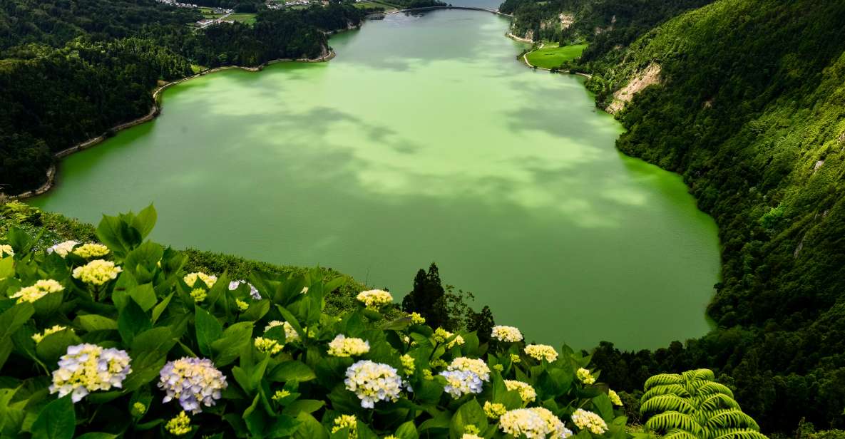 São Miguel Island: Full-Day Sete Cidades Tour - Mosteiros: Lunch by the Sea and the Islets Moment