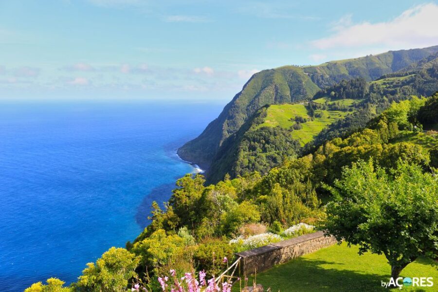 São Miguel: Nordeste, Cliffs & Waterfall Day Trip with Lunch - Parque Natural da Ribeira dos Caldeirões: walking and free time with big payoff