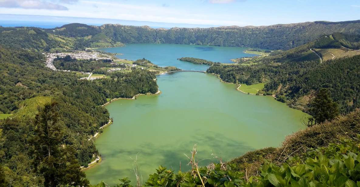 São Miguel: Sete Cidades and Lagoa do Fogo Full-Day Tour - How the day runs: Sete Cidades first, Lagoa do Fogo after lunch