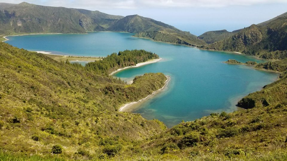 São Miguel: Sete Cidades and Lagoa do Fogo Full-Day Tour - From Lagoa das Empadadas to Grota do Inferno: more than one pretty stop