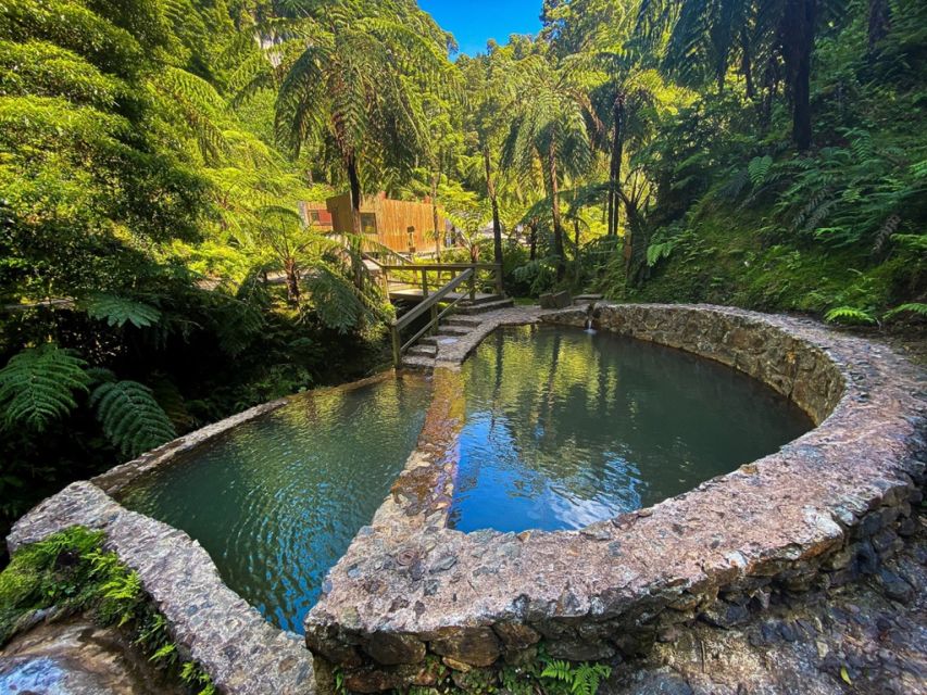 São Miguel: Sete Cidades and Lagoa do Fogo Full-Day Tour - Lunch at a local restaurant: a real meal that keeps the afternoon from dragging