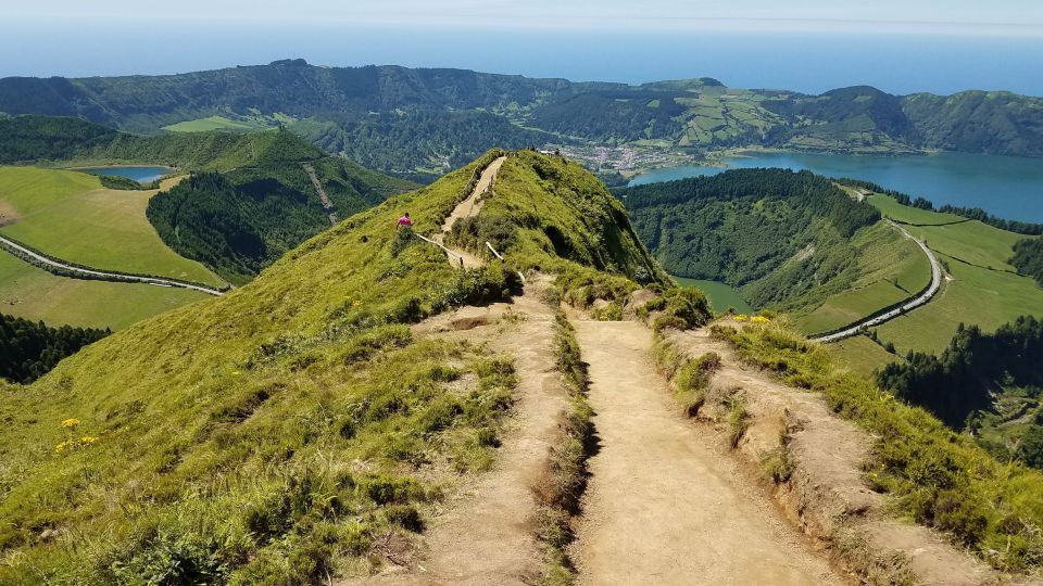 São Miguel: Sete Cidades and Lagoa do Fogo Full-Day Tour - Pickup and meeting: where the day can either click or drag
