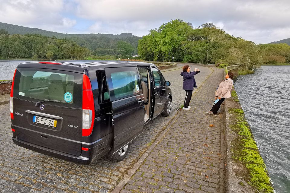 São Miguel West: Sete Cidades and Fogo Tour with Lunch - Ponta do Escalvado: pyroclastic cliff views over the south coast