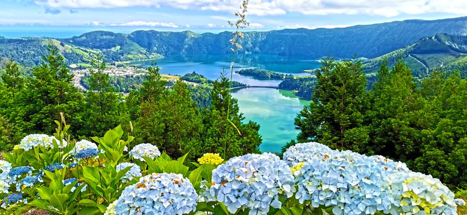 São Miguel West: Sete Cidades and Fogo Tour with Lunch - Lagoa das Sete Cidades: the bridge moment you’ll remember