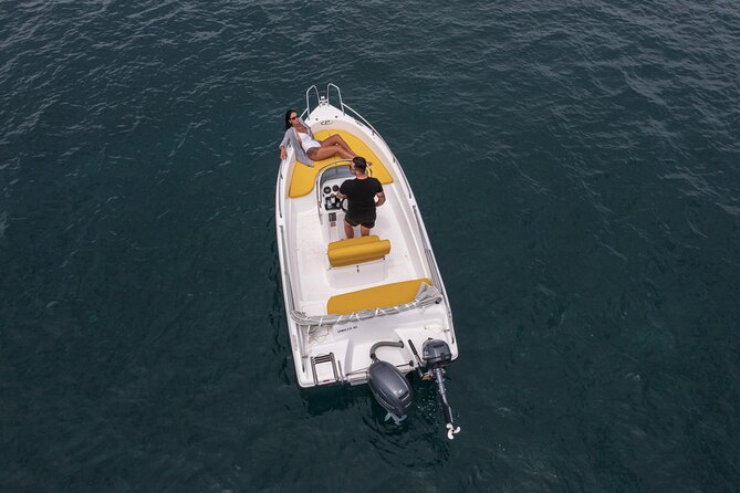 Self-Drive License-Free Boat Rental in Santorini from Vlichada - Daytime vs sunset departures: how to choose the right 5-hour block