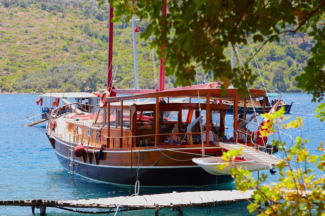 SEMIPRIVATE GALATEA tour Antiparos-Blulagoon-Despotiko-FREE DRINK - Antiparos Swim Stop at Sostis or Faneromeni: Clear Water and Easy Snorkeling Time