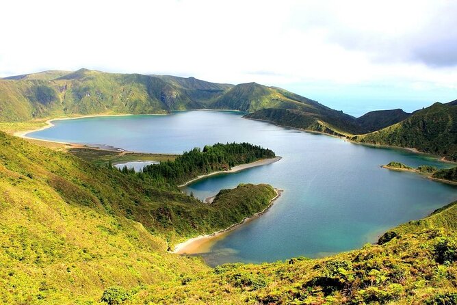 Sete Cidades & Lagoa do Fogo - Full-Day Tour - Grota do Inferno and Vista do Rei: cliffside views that build the drama