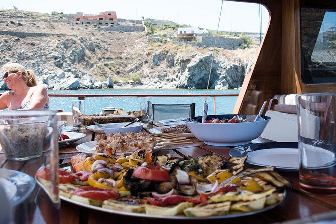 Shared Mykonos Sail Cruise to Delos and Rhenia Islands - Service and Crew Vibe: Why the Reviews Cluster Around the Same Things