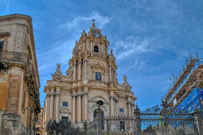 Shared Tour by Minivan or Car from Syracuse to Ragusa, Noto and Modica - Modica: scacce modicane, IGP chocolate, and smart lunch strategy
