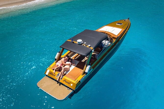 Shipwreck and Blue Caves Yacht Tour - Private yacht day around Zakynthos: your group, your rhythm