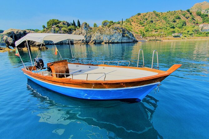 Sicilian wine tasting on the boat in Taormina - The wine tasting and brunch: local flavors, simple and effective