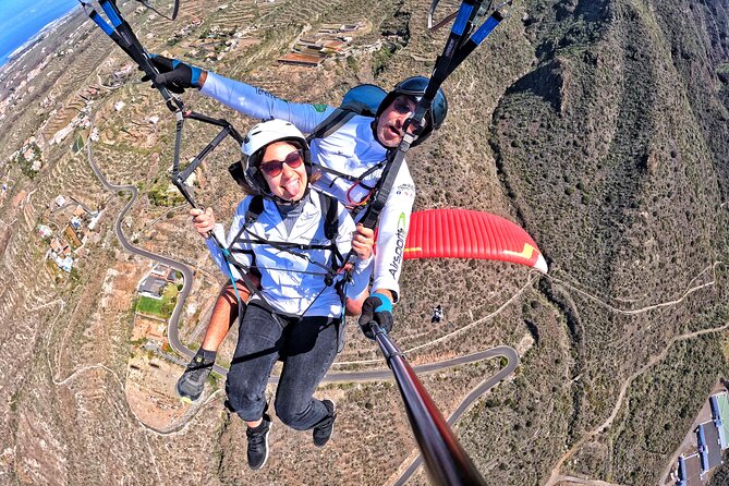 SILVER 1000m paragliding tandem flight above South Tenerife - Gear Fitting and Safety Briefing: They Make It Feel Under Control