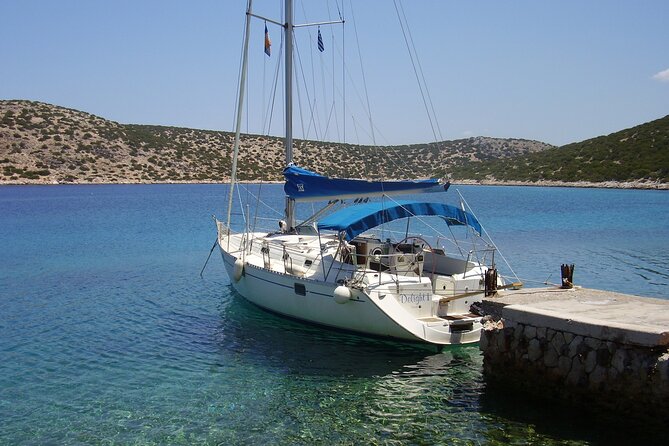 Single day Sail boat cruise with swimming, snorkeling, drinks and lunch - Lunch and drinks on board: why it’s more than convenience