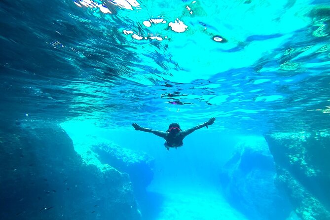 Small Group Kaiki Cruise & Greek Gastronomy Experience - Stop 2: Antiparos coast and caves—short, but with punch