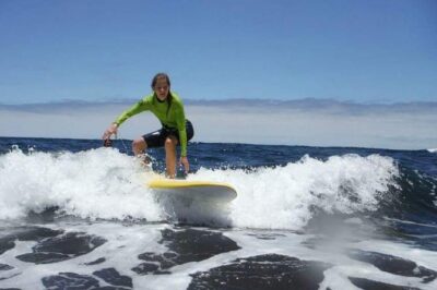 Small-Group Surf Lessons in Gran Canaria - The morning game plan: briefing, video theory, and beach simulation