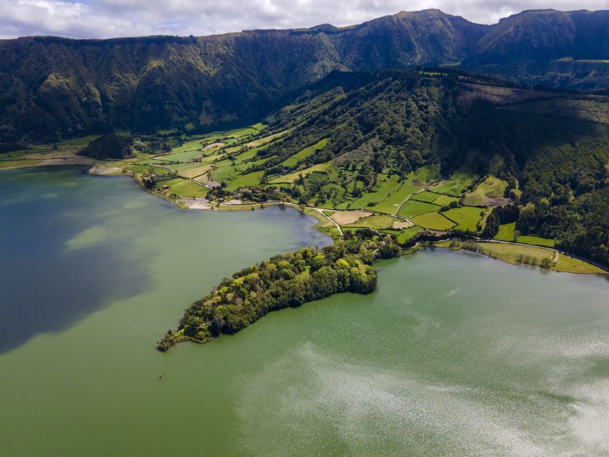 Stand Up Paddle Rental | Sete Cidades - Who should book this SUP rental, and who should skip it