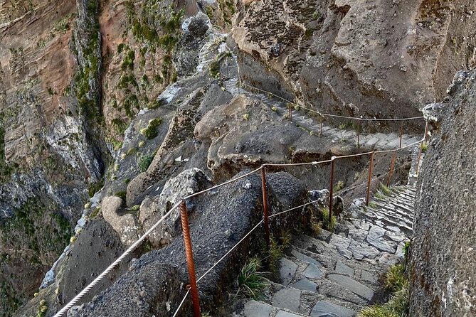 Sunrise Transfer To Pico Do Arieiro, Hike To Pico Ruivo & Return From Teixeira - Finish at Achada do Teixeira: why the drop-off point matters