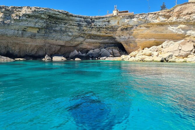 Sunset boat tour with aperitif and swimming break - Fonte Aretusa, Lungomare Alfeo, and Porta Marina: the coastline details most people miss