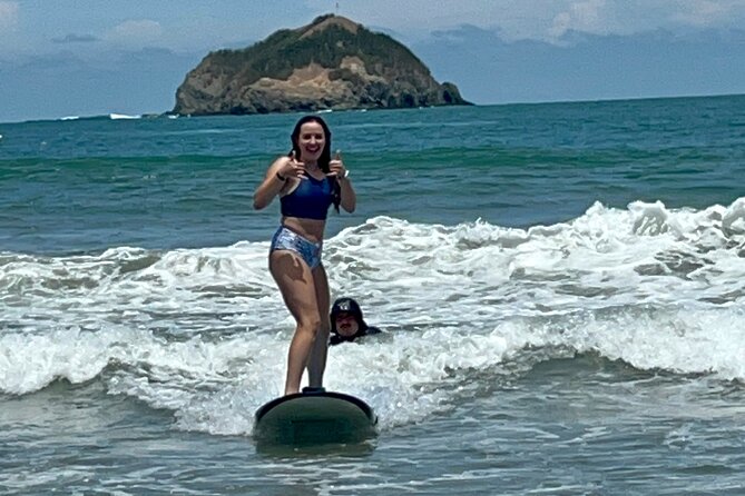 Surf lessons at Manuel Antonio Beach - Into the water: close coaching that helps you catch your first wave