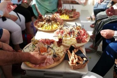 Syracuse Aperitif boat at Sunset island and sea caves - Getting out of Ortigia: Capuchin cove and the first cave stop