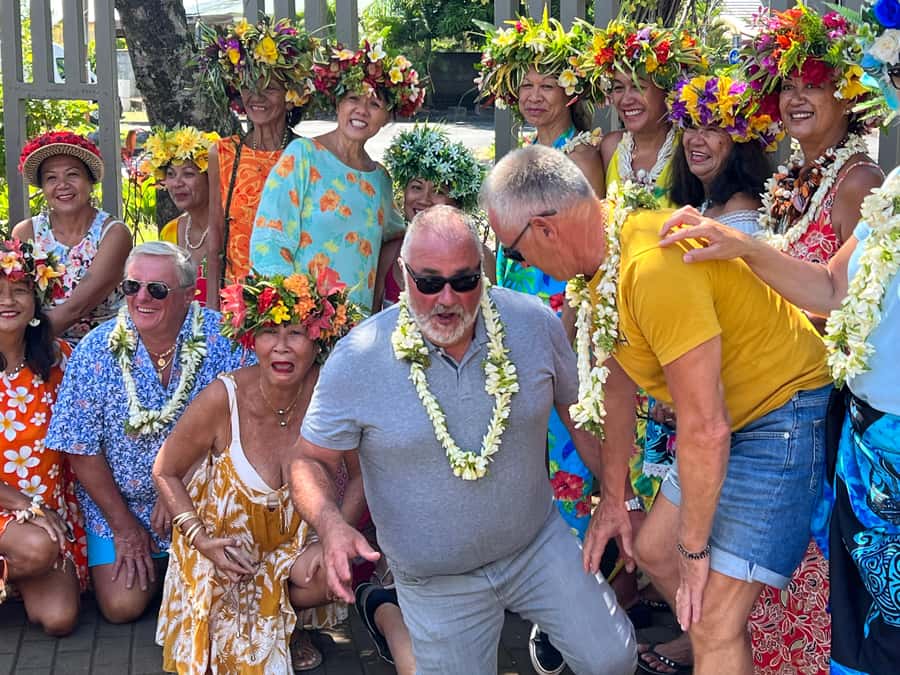 Tahiti: Unique East Coast Half Day Tour with Local Guide - Getting out of the city: Chinese Cemetery + Maohi art stops