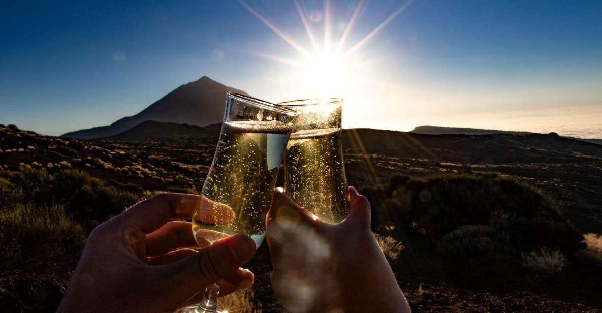 Teide: Guided Sunset & Stargazing Tour by Night with Dinner - Traditional village stop: coffee and a breather before the park